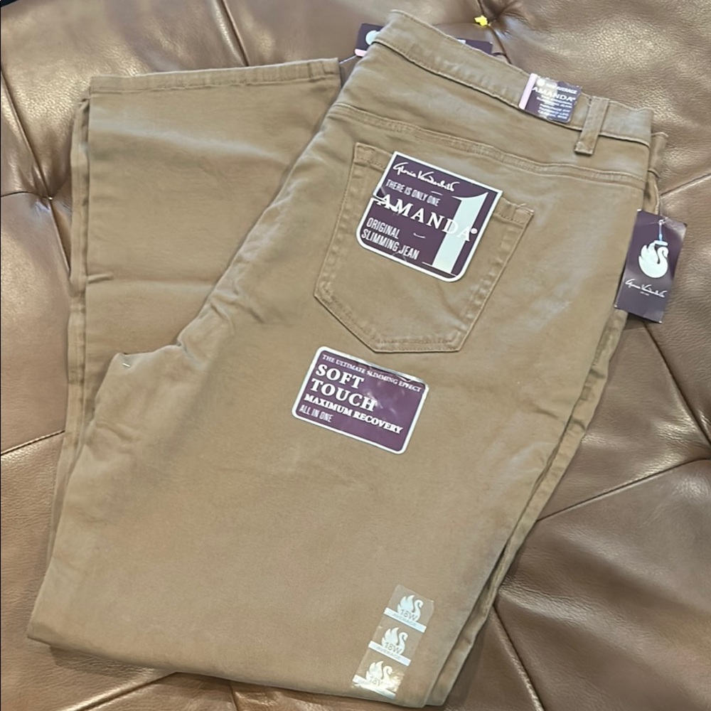 NWT Gloria Vanderbilt Amanda Slimming Skinny Jeans in Khaki